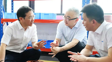 贛州市委書記黃喜忠實地調研贛州雷茨等企業(yè)，專題研究裝備制造產業(yè)高質量發(fā)展